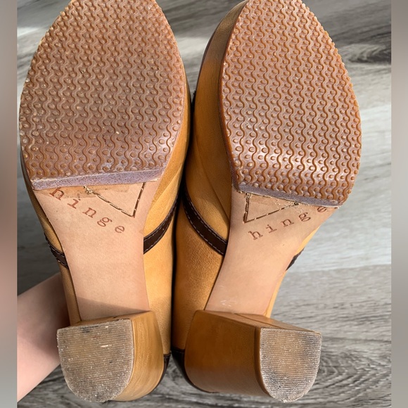Hinge Retro Style Platform Block Heels, Size 6 - Picture 7 of 16